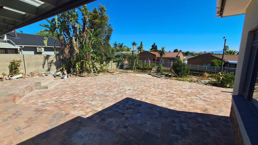 To Let 3 Bedroom Property for Rent in Ruwari Western Cape